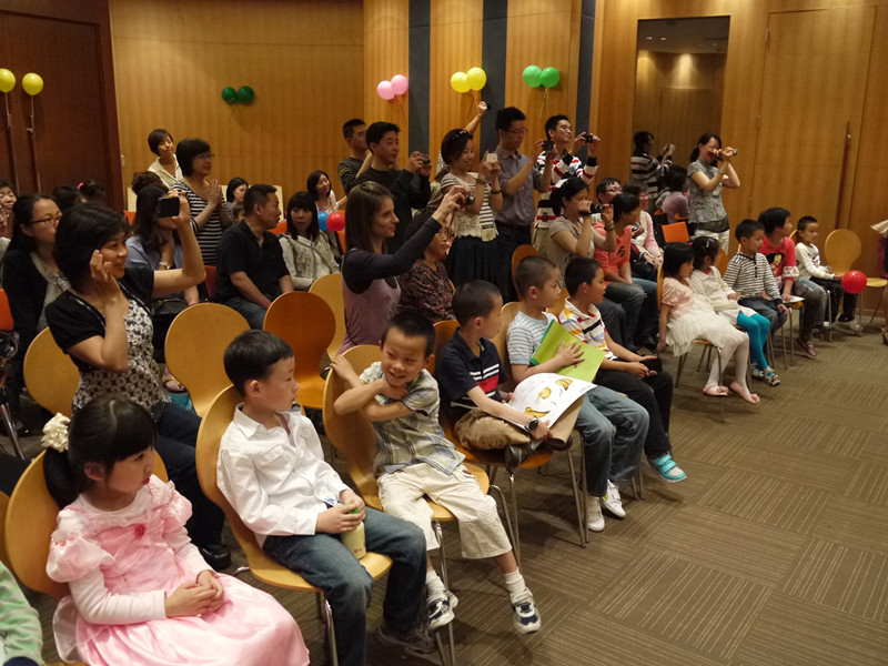 金沙js93252音乐中心上海静安总店“欢度六一金沙js93252的节日”音乐会成功举办 