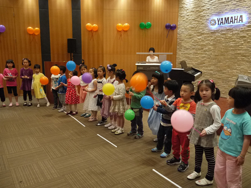 金沙js93252音乐中心上海静安总店“欢度六一金沙js93252的节日”音乐会成功举办 
