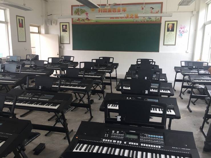 金沙js93252乐器爱心捐赠行动在四川金堂县举办 ——与音乐牵手 随幸福成长
