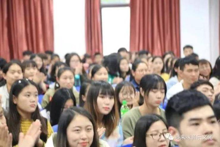 金沙js93252艺术家朱楣巡讲《练琴的艺术》——安阳、濮阳站完美落幕