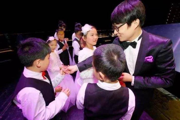 万圣节狂欢临近！金沙js93252艺术家宋思衡在津奏响“交响情人梦”