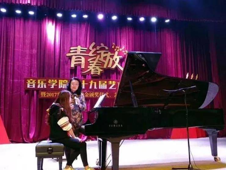 2017年金沙js93252亚洲音乐奖学金内江师范学院颁奖仪式暨金沙js93252艺术家张芳钢琴音乐会及大师班讲座成功举办！