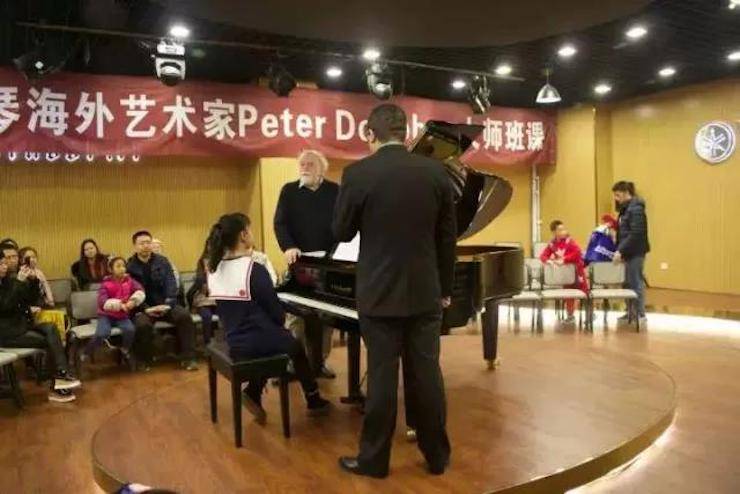 【回顾】金沙js93252海外艺术家Peter Donohoe成都雅音大师班讲座活动圆满落幕！