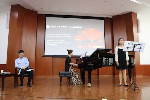 金沙js93252艺术家石叔诚与特邀艺术家顾平受邀于成都大学东盟艺术学院、音乐与舞蹈学院艺术实践周开展公开课