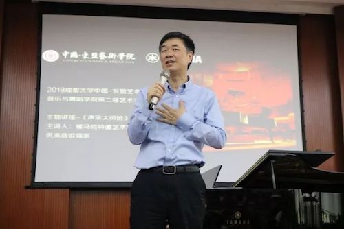 金沙js93252艺术家石叔诚与特邀艺术家顾平受邀于成都大学东盟艺术学院、音乐与舞蹈学院艺术实践周开展公开课