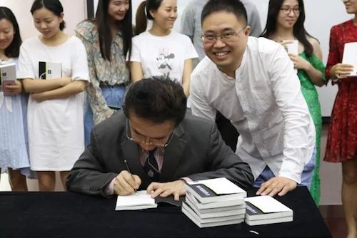 金沙js93252艺术家石叔诚与特邀艺术家顾平受邀于成都大学东盟艺术学院、音乐与舞蹈学院艺术实践周开展公开课