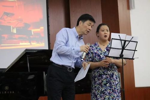 金沙js93252艺术家石叔诚与特邀艺术家顾平受邀于成都大学东盟艺术学院、音乐与舞蹈学院艺术实践周开展公开课