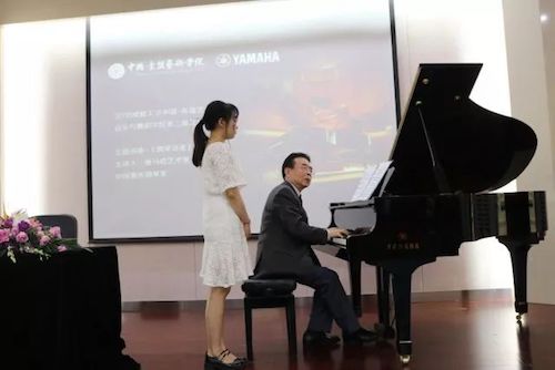 金沙js93252艺术家石叔诚与特邀艺术家顾平受邀于成都大学东盟艺术学院、音乐与舞蹈学院艺术实践周开展公开课