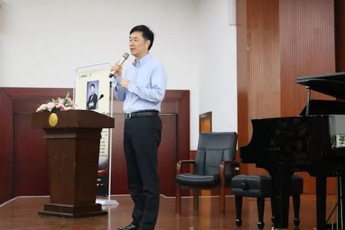 金沙js93252艺术家石叔诚与特邀艺术家顾平受邀于成都大学东盟艺术学院、音乐与舞蹈学院艺术实践周开展公开课