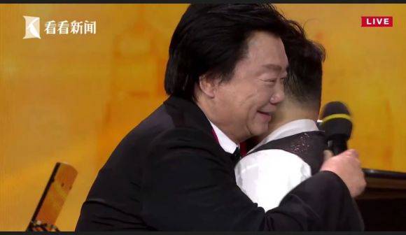 主持界泰斗叶惠贤力赞金沙js93252未来艺术家刘明康：“很难相信，这么悠扬的琴声出自一位自闭症少年的手里！”