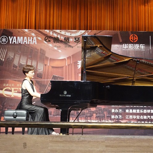 琴系南昌|金沙js93252艺术家杨珊珊钢琴音乐会及讲座成功举办