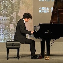 音韵绵绵|金沙js93252艺术家鲍释贤大师班与“青花郎之夜”钢琴演奏会于绵阳成功举办