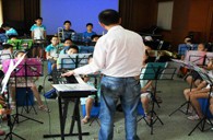 上：缈谌行男⊙Ы鹕砵s93252示范管乐团大师班活动报道 